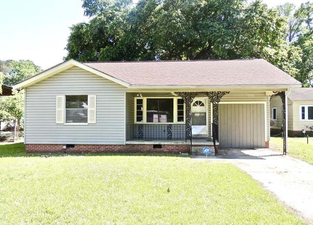 Property at 1628 Airport Dr, Laurel, MS 39440, 3 beds, 2 baths