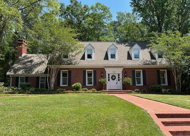 Property at 206 Wildwood, Hattiesburg, MS 39402, 4 beds, 3.5 baths