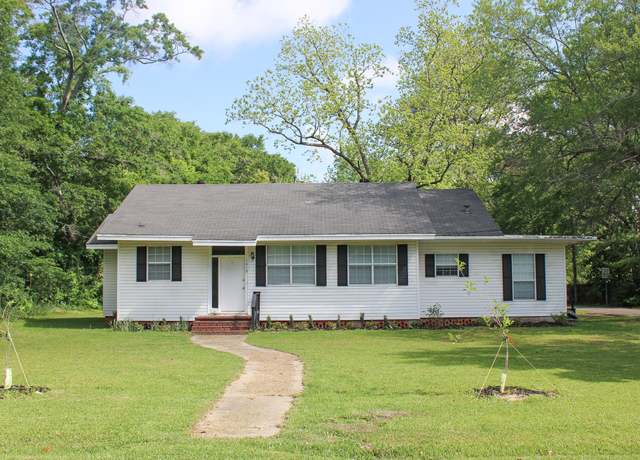Property at 1619 Adeline St, Hattiesburg, MS 39401, 4 beds, 2 baths
