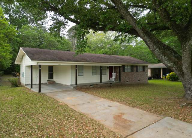 Property at 1242 W 18th St, Laurel, MS 39440, 3 beds, 2 baths