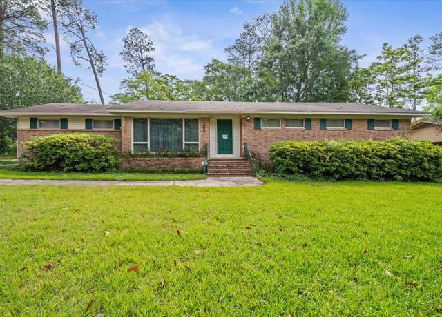 Property at 1208 Estelle St, Hattiesburg, MS 39402, 3 beds, 2 baths