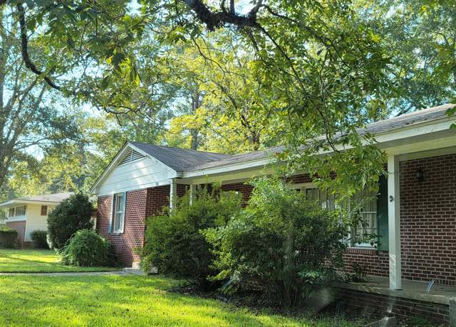 Property at 2803 Jamestown Rd, Hattiesburg, MS 39402, 3 beds, 2 baths