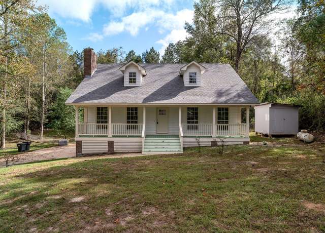 Property at 10 Poplar Dr, Hattiesburg, MS 39402, 4 beds, 3 baths