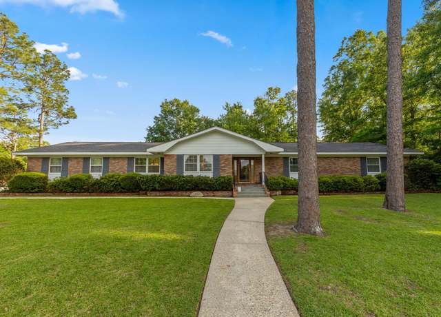 Property at 300 Beverly Ln, Hattiesburg, MS 39402, 4 beds, 2.5 baths