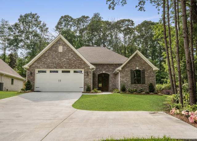 Property at 33 Courtland Dr, Hattiesburg, MS 39402, 4 beds, 3 baths