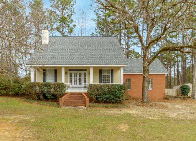 Property at 8 St Charles Ave, Hattiesburg, MS 39402, 4 beds, 2.5 baths