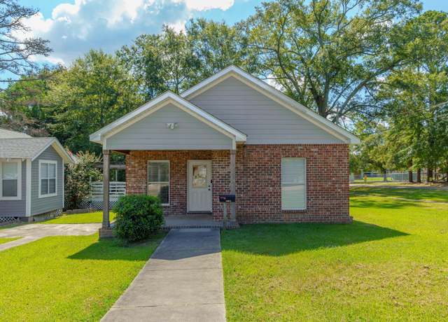 Property at 306 S 2nd St, Collins, MS 39428, 6 beds, 4 baths