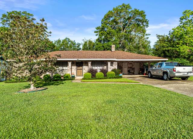 Property at 1006 N 29th Ave, Hattiesburg, MS 39401, 3 beds, 2 baths