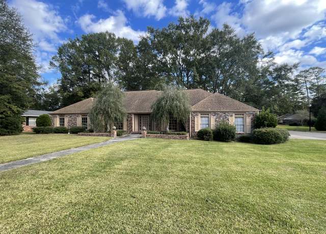 Property at 1304 Estelle St, Hattiesburg, MS 39402, 4 beds, 2.5 baths