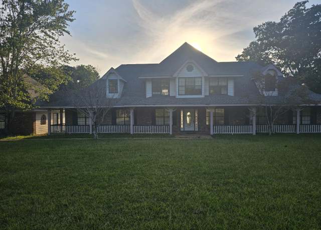 Property at 24 Buccaneer Dr, Hattiesburg, MS 39402, 5 beds, 4 baths