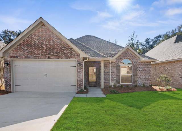 Property at 32 Coastal Oak, Hattiesburg, MS 39402, 3 beds, 2 baths