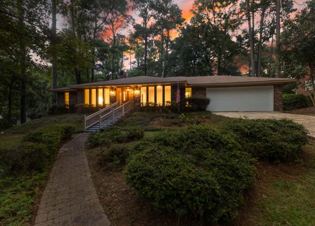 Property at 312 Shadow Wood Dr, Hattiesburg, MS 39402, 4 beds, 2 baths