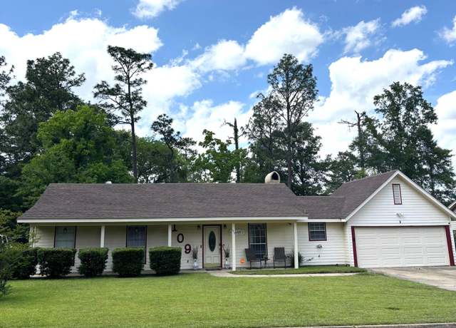 Property at 109 Bellair Dr, Hattiesburg, MS 39402, 3 beds, 2 baths