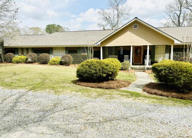 Property at 216 Country Cir, Ellisville, MS 39437, 3 beds, 2.5 baths