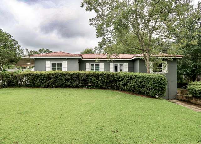 Property at 2335 N 7th Ave, Laurel, MS 39440, 4 beds, 3 baths