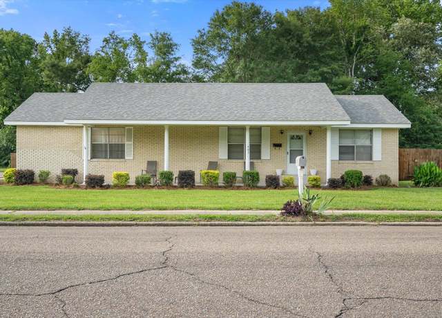 Property at 403 Lafayette, Columbia, MS 39429, 3 beds, 2 baths