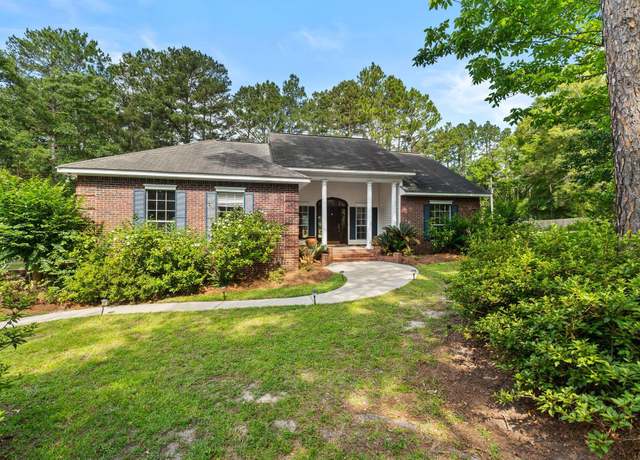 Property at 4 Woodleaf St, Hattiesburg, MS 39402, 3 beds, 2 baths
