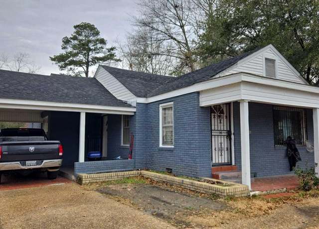 Property at 930 S 14th Ave, Laurel, MS 39440, 5 beds, 2 baths