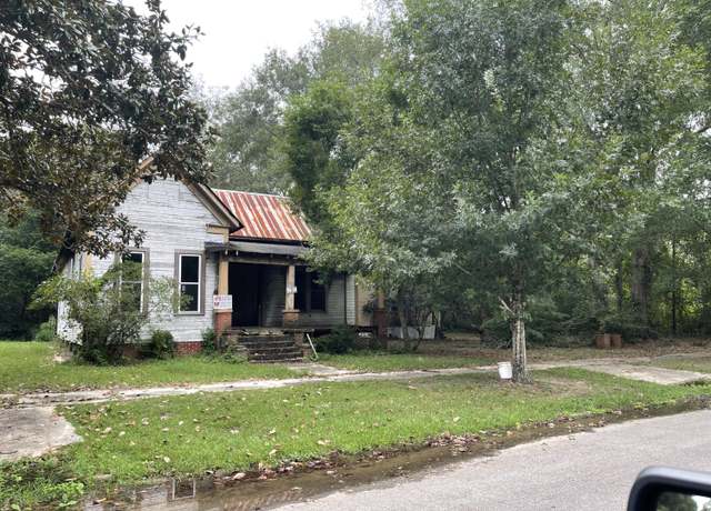 Property at 523 Buschman St, Hattiesburg, MS 39401, 3 beds, 3 baths