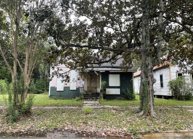 Property at 525 Buschman St, Hattiesburg, MS 39401, 3 beds, 2 baths