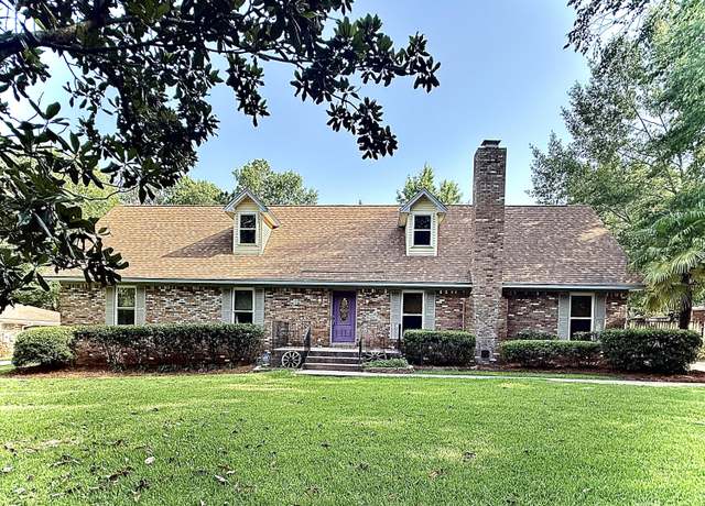 Property at 106 Greenbriar Place Pl, Hattiesburg, MS 39402, 5 beds, 4 baths