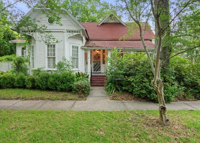 Property at 820 E Laurel Ave, Hattiesburg, MS 39401, 3 beds, 3 baths