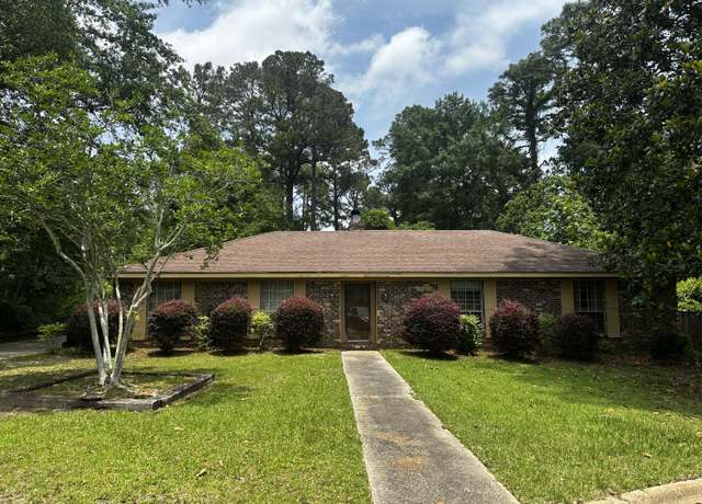 Property at 12 Delond Pl, Hattiesburg, MS 39402, 4 beds, 2 baths