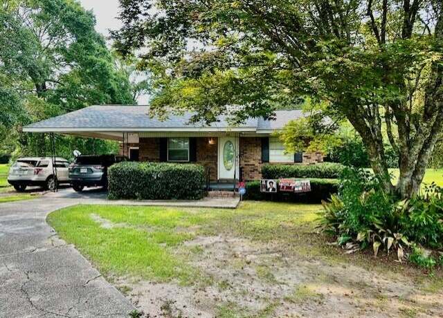 Property at 402 N Main St, Petal, MS 39465, 3 beds, 1.5 baths