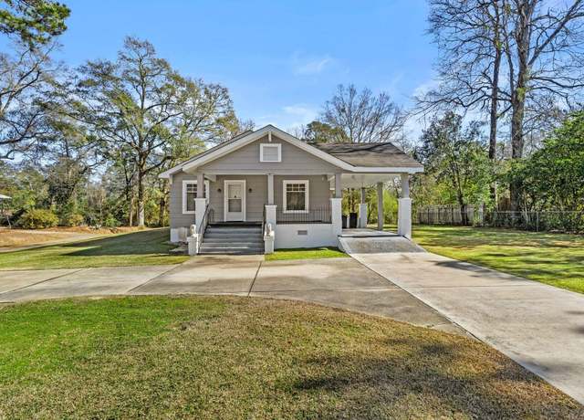 Property at 2137 N 5th Ave, Laurel, MS 39440, 3 beds, 2 baths