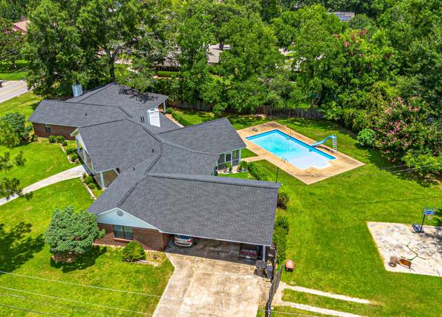 Property at 514 Cox Ave, Hattiesburg, MS 39402, 5 beds, 3.5 baths