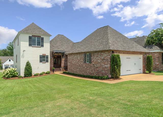 Property at 8 Sunset Cir, Hattiesburg, MS 39402, 3 beds, 2.5 baths