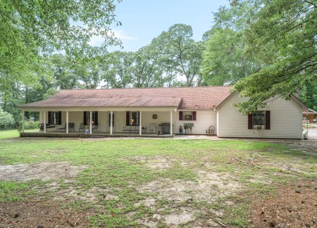 Property at 85 W Lake Rd, Hattiesburg, MS 39402, 4 beds, 2 baths