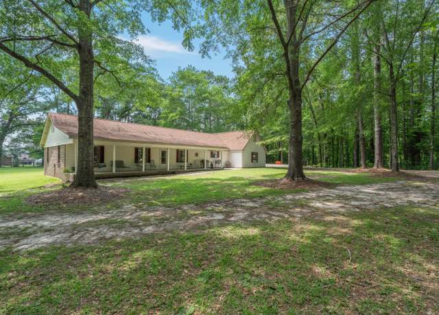 Property at 85 W Lake Rd, Hattiesburg, MS 39402, 4 beds, 2 baths