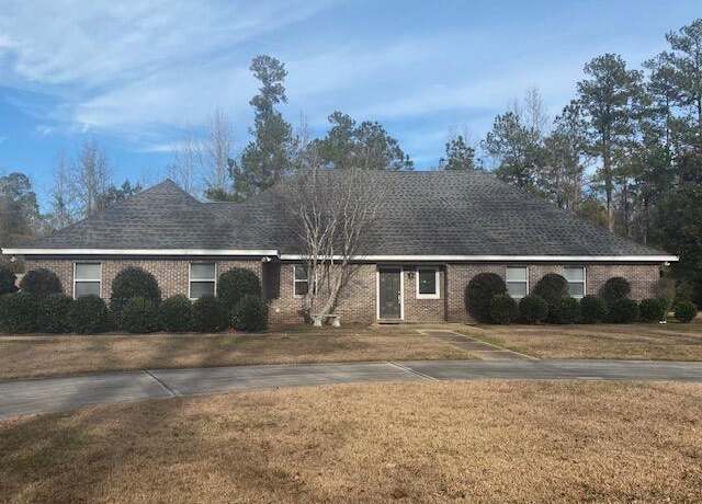 Property at 1078 Poplar Rd, Hattiesburg, MS 39401, 4 beds, 2.5 baths