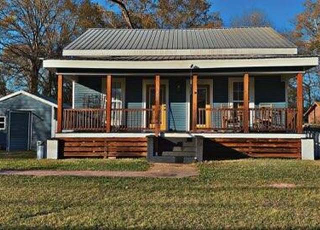 Property at 403 Main St, Ellisville, MS 39437, 3 beds, 2 baths