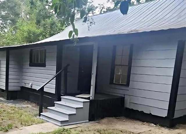 Property at 212 Edna St, Hattiesburg, MS 39401, 4 beds, 2 baths