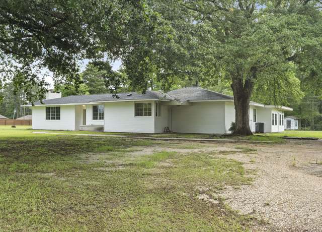Property at 174 Victory Dr, Laurel, MS 39443, 4 beds, 3 baths