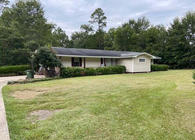 Property at 83 Elks Lake Rd, Hattiesburg, MS 39401, 5 beds, 3 baths