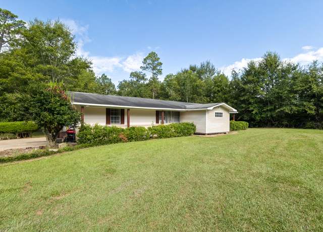 Property at 83 Elks Lake Rd, Hattiesburg, MS 39401, 5 beds, 3 baths