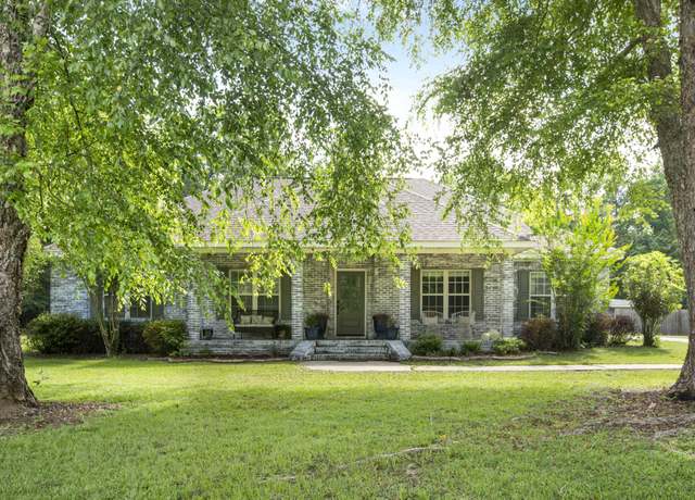 Property at 1088 Poplar Rd, Hattiesburg, MS 39401, 3 beds, 2.5 baths