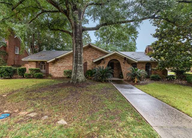 Property at 301 Lynnwood Cir, Hattiesburg, MS 39402, 3 beds, 2 baths