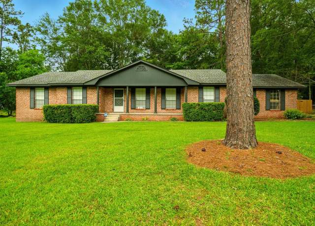 Property at 103 Parkwood Dr, Hattiesburg, MS 39402, 4 beds, 2 baths