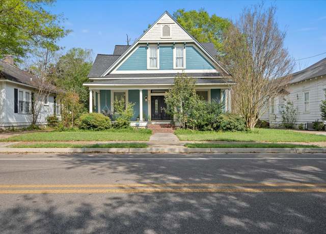 Property at 837 N 7th Ave, Laurel, MS 39440, 5 beds, 3 baths