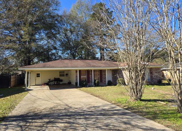 Property at 306 W Ray Dr, Hattiesburg, MS 39402, 3 beds, 2 baths