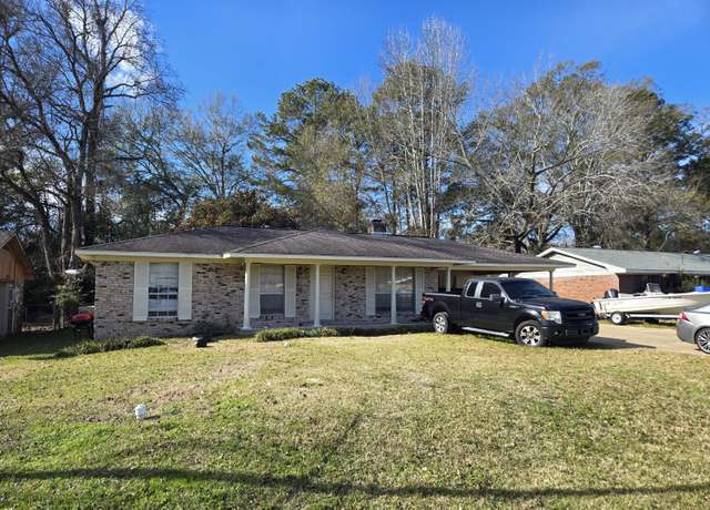 Property at 312 W Ray Dr, Hattiesburg, MS 39402, 3 beds, 2 baths