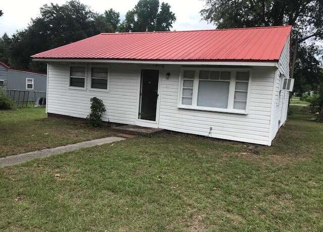 Property at 820 Parkwood Ter, Allendale, SC 29810, 2 beds, 1 bath