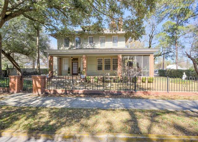 Property at 111 Greenville St NW, Aiken, SC 29801, 4 beds, 2.5 baths
