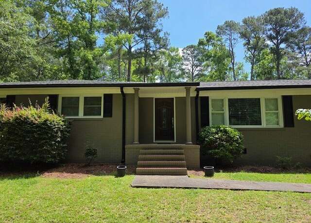 Property at 232 Pickens St, Edgefield, SC 29824, 5 beds, 3 baths