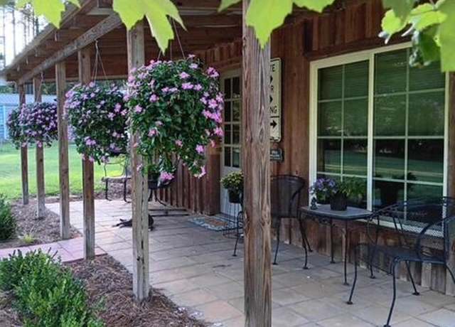 Property at 247 Horseshoe Trl, Barnwell, SC 29812, 3 beds, 2 baths