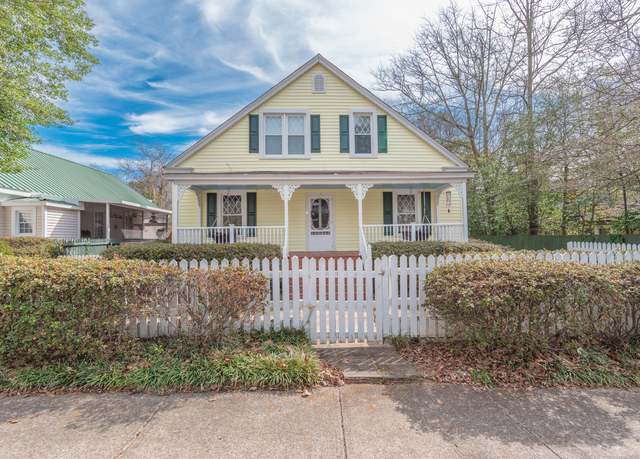 Property at 438 Laurens Street St NW, Aiken, SC 29801, 2 beds, 3 baths